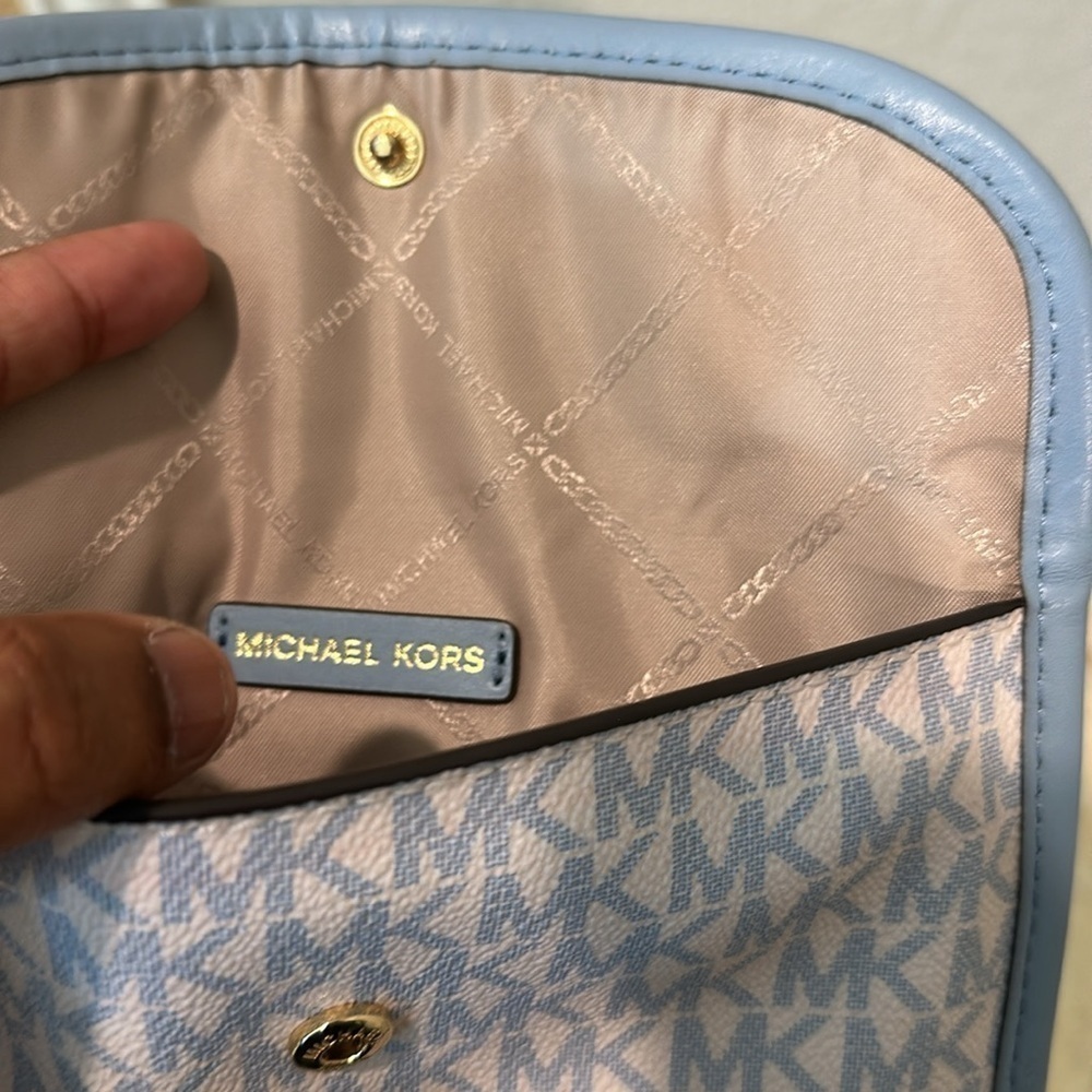 Michael Kors wristlet - Picture 7 of 8